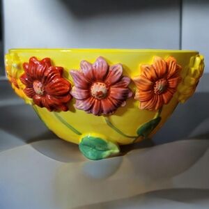 Vtg PIER 1 Hand Painted Dolomite Daisy 10” Salad Bowl Raised Flowers Ceramic